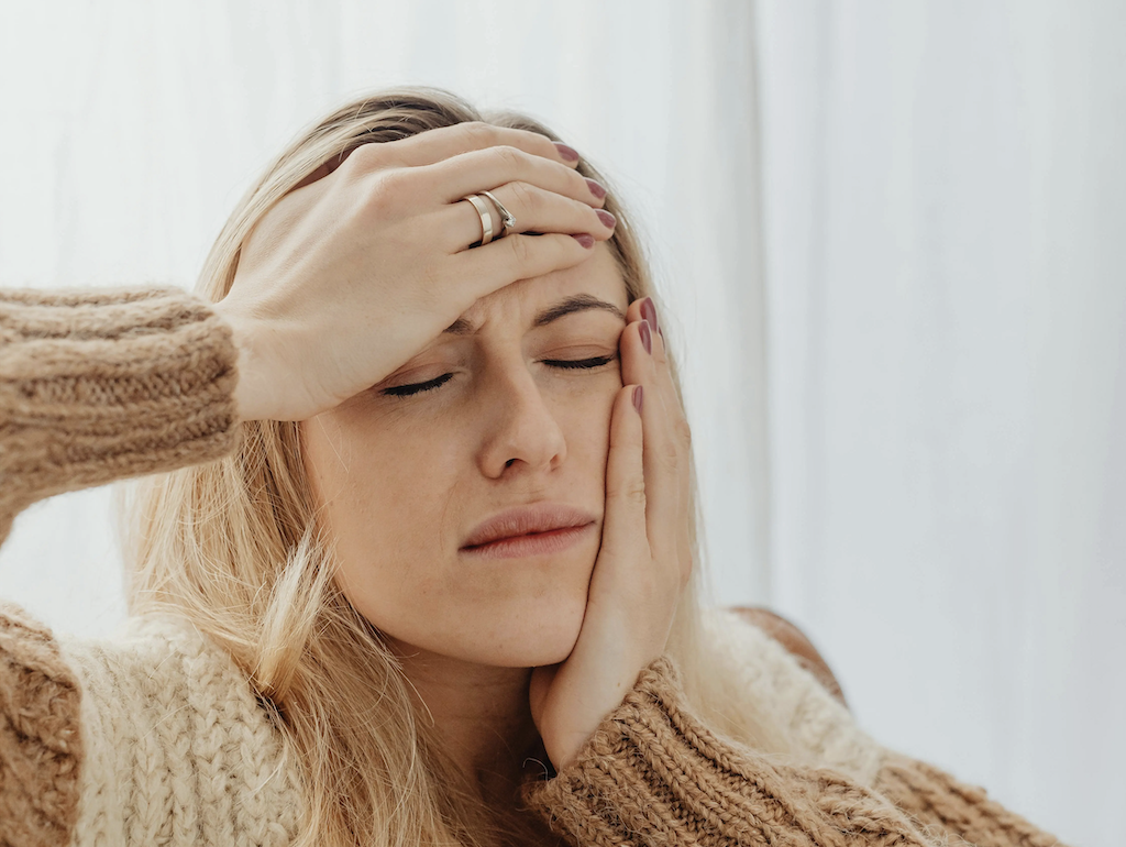 Maux de tête et mâchoire